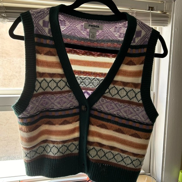 RSQ Sweaters - Cropped vest from Tilly’s!! Super cute for fall/winter outfits!!!